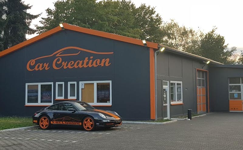 Car Creation - Porsche neben dem Büro